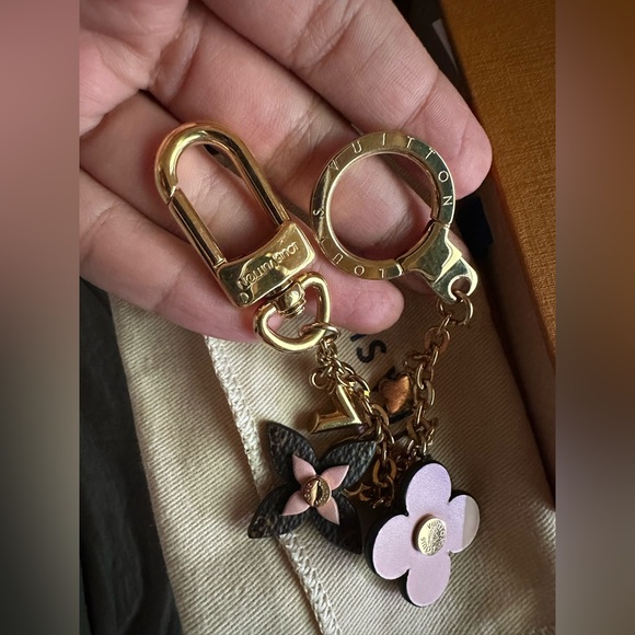 🎈Sold🎈Authentic Louis Vuitton Blooming flower charm - Picture 8 of 9